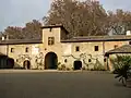 Les communs, vus de la cour intérieure.