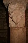La crypte Sainte-Reine.