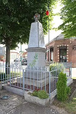 Le monument aux morts.