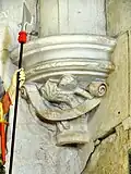 Cul-de-lampe dans l'angle nord-est.