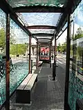 Intérieur d'une aubette à la station Île de Nantes.