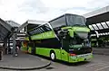 Autocar Flixbus stationné au quai 19.