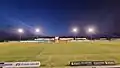 Match éclairé du TSV Steinbach Haiger contre le FC Gießen photographié depuis la tribune principale (2022)