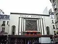 à Paris, les Folies Bergère