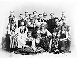 Photographie représentant une classe d'adolescents en Norvège, au début du XXe&nbsp;siècle (1900).