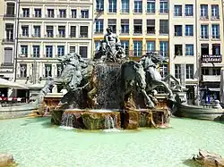 La fontaine avant la restauration.