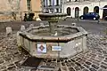 La fontaine vers l'église