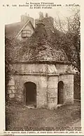 Plestin-les-Grèves ː la fontaine Saint-Efflam vers 1920 (carte postale).