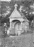 La fontaine Saint-Servais vers 1920 (carte postale).
