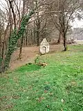 La fontaine vue éloignée.