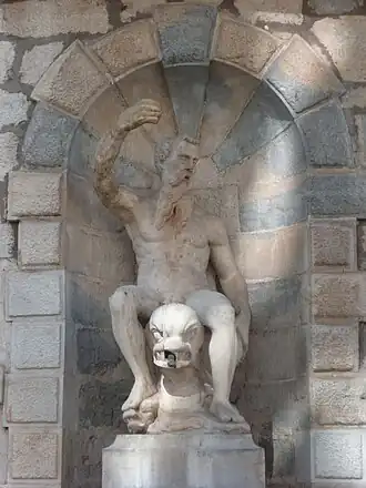 Fontaine de Neptune à Besançon, représentant le dieu sur un dauphin.