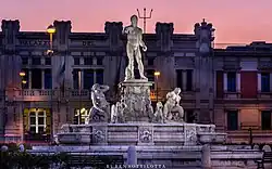 Fontana del Nettuno&nbsp;(it), sur le bord de mer.