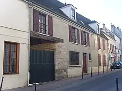 Ancienne écurie du relais de Poste dans la rue Bertaux.