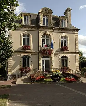 La mairie.