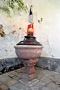 Les fonts baptismaux.