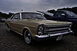 Ford LTD à toit rigide 2 portes de 1966