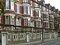 Frontage stérilisé par une dalle de ciment ; Nottingham, Royaume-Uni