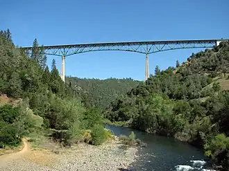 Pont de Foresthill,depuis le canyon de l'American River le 27 avril 2008.