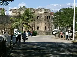 Fort (2004)
