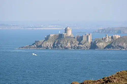 Autre vue de Fort la Latte depuis le cap Fréhel.