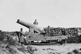 Canon avec affût de tir de loin