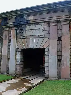 Détail de l'entrée de Fort Morgan en 2008.