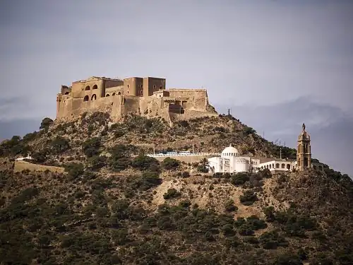 Le fort et le sanctuaire de Santa Cruz.