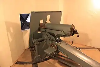 Un canon de 75&nbsp;mm sur affût de casemate à Uxegney.