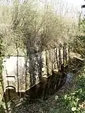 Fosse remplie d'eau