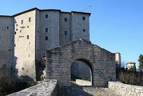 Le fort vu du pont Cecco.