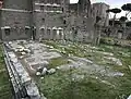 Vestiges du portique et de l'exèdre orientaux.