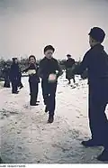 Enfants aidant à la reconstruction, 14 février 1953.