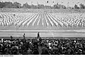 Formation de femmes lors d'un événement sportif en 1949