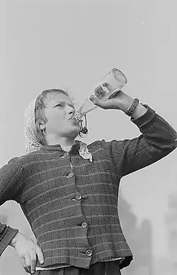 1953