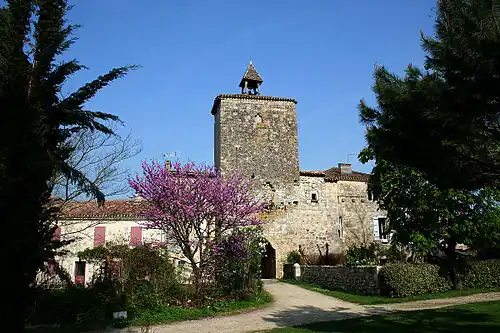 Pont d'entrée et tour de l'Horloge.