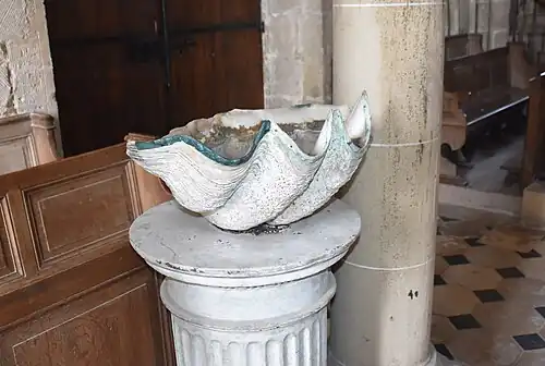 Le bénitier.