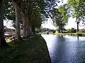 Le canal de Garonne, derrière la mairie (juin 2013).
