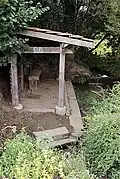 Le lavoir sur le ruisseau de Corruelle ; RD 268.