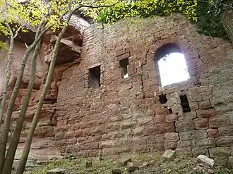 Mur Sud de la cour du château du Grand Ochsenstein.