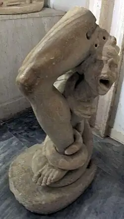 Fragment de jambe d'Hercule (restauration peut-être abandonnée au XVIIe&nbsp;siècle).