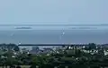 Les îles Saint-Marcouf vues du sommet de la colline de La Pernelle.
