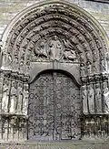 Pentures en C, en losanges, en croix ornées de tridents (cathédrale d'Angers).
