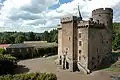 Le double donjon, bâtiment principal du château Dauphin.