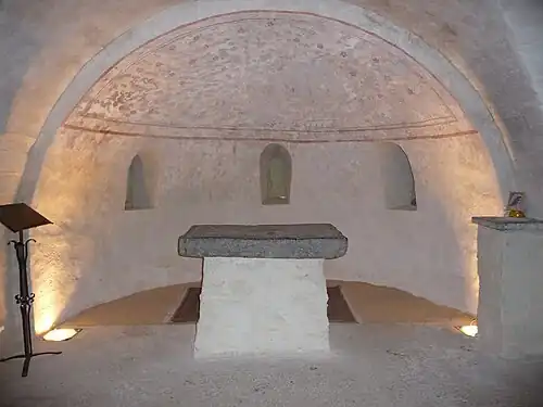 L'autel de la crypte de l'église.