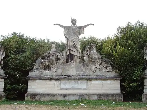 La France couronnant l'Art et l'Industrie (1855), parc de Saint-Cloud.