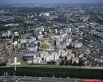 Vue du quartier du Franc Moisin et du canal Saint-Denis en 2006.