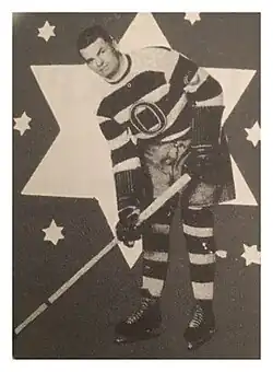 Description de l'image Frank Finnigan, sporting the distinctive crest of the Ottawa Senators, was a member of the team for a decade and was on two Stanley Cup teams in 1923-24 and 1926-27. (43067812132).jpg.
