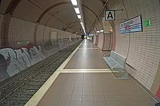 L'une des voies et le quai.