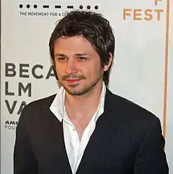 Freddy Rodríguez dans le rôle du Dr Michael Ragosa.