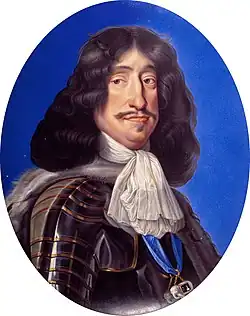 Visage d'un homme avec les cheveux noirs